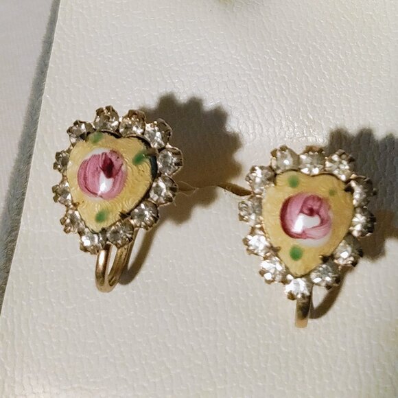Heart shaped Vintage Screw Back Earrings. sPainted rose rhinestone - Picture 3 of 7
